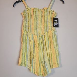 Art class, girl jumper, yellow.